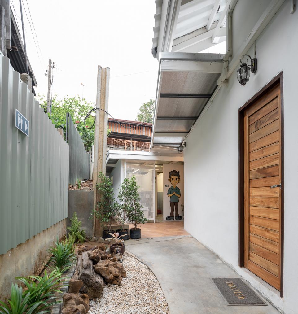 งานออกแบบ ก่อสร้าง ร้านอาหารและเครื่องดื่ม พื้นที่ใช้สอย 185 ตรม. (ไม่รวมเฟอร์นิเจอร์และงานตกแต่ง) @ Ubon Ratchathani